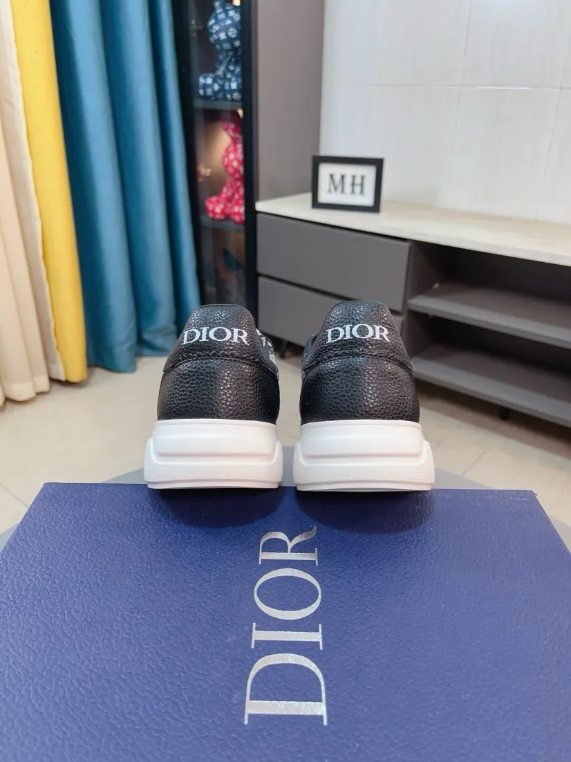 Men's men's shoes 💰420🌹🌹【Dior】Best-selling official website world premiere🔝Men's high-end brand of shoes latest series on the official website: uppers are made of imported cowhide with specially designed fabrics➕mesh breathable lining. Make walking more convenient and comfortable! Compared with the official quality, Midea’s 1:1 replica. Create a fashionable personality to set off your uniqueness! A must-have for trendy men! Classic style. Men's sizes: 38-44.